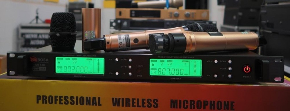 Micro KARAOKE Không Dây Cao Cấp Bosa UR68D - Tặng Kèm Pin Sạc